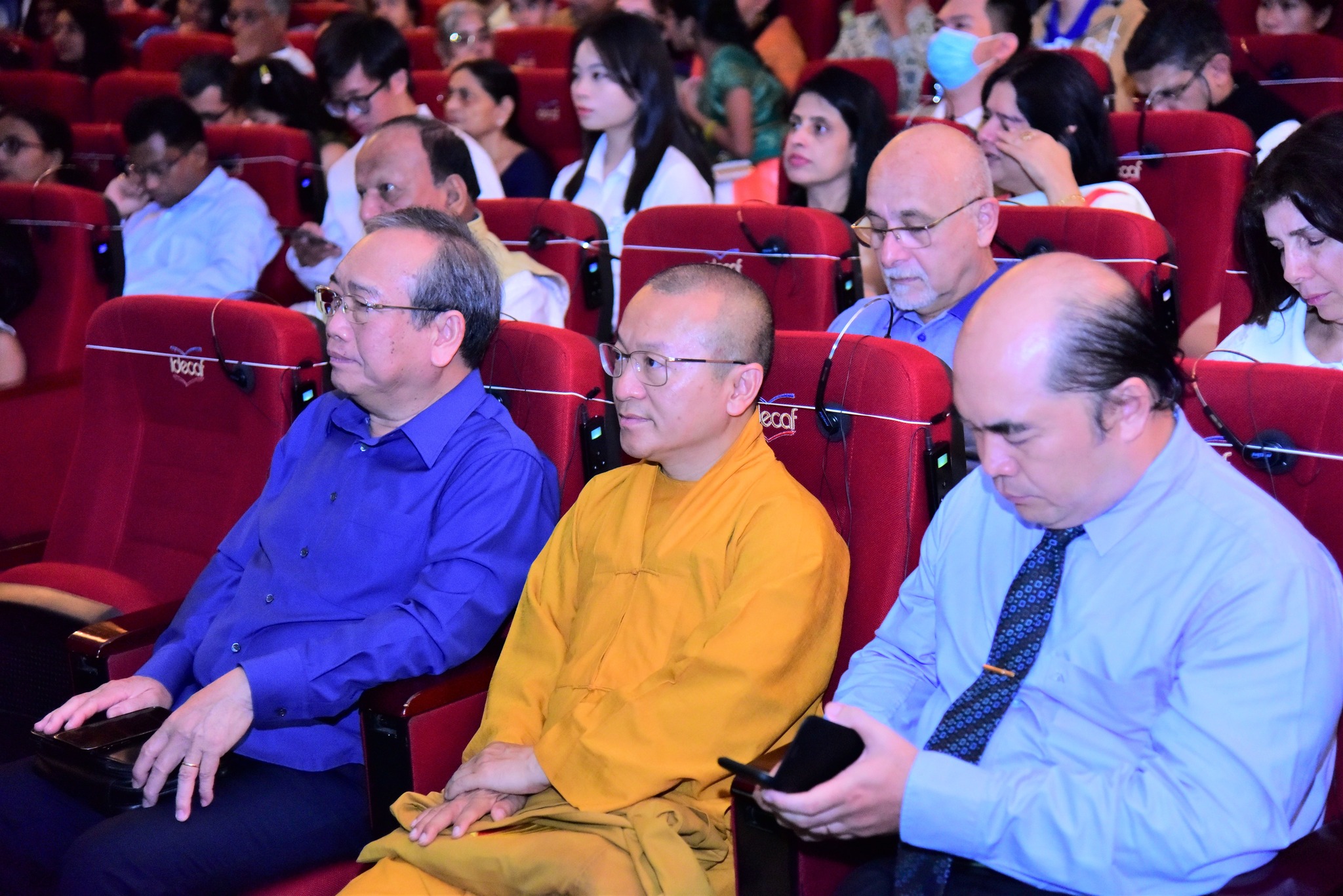 Tham dự sự kiện văn hoá 