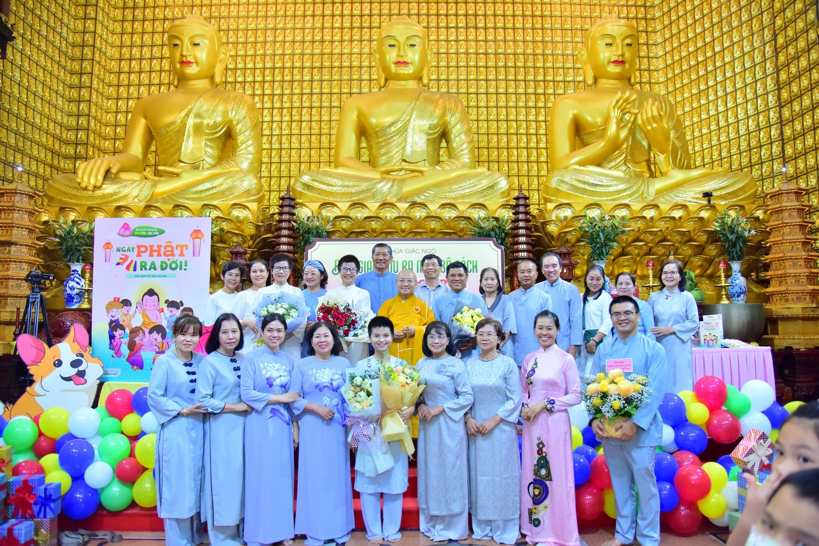 Ra mắt bộ sách 
