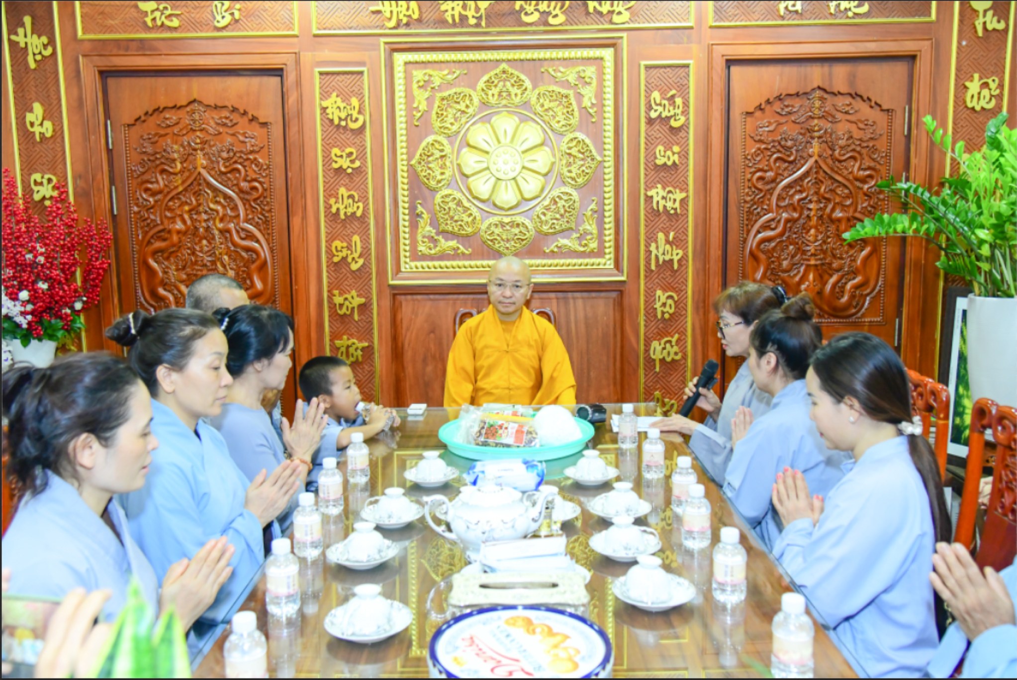 Đạo tràng Tâm Sen (Hà Nội) thăm chùa Giác Ngộ (quận 10, TP.HCM)