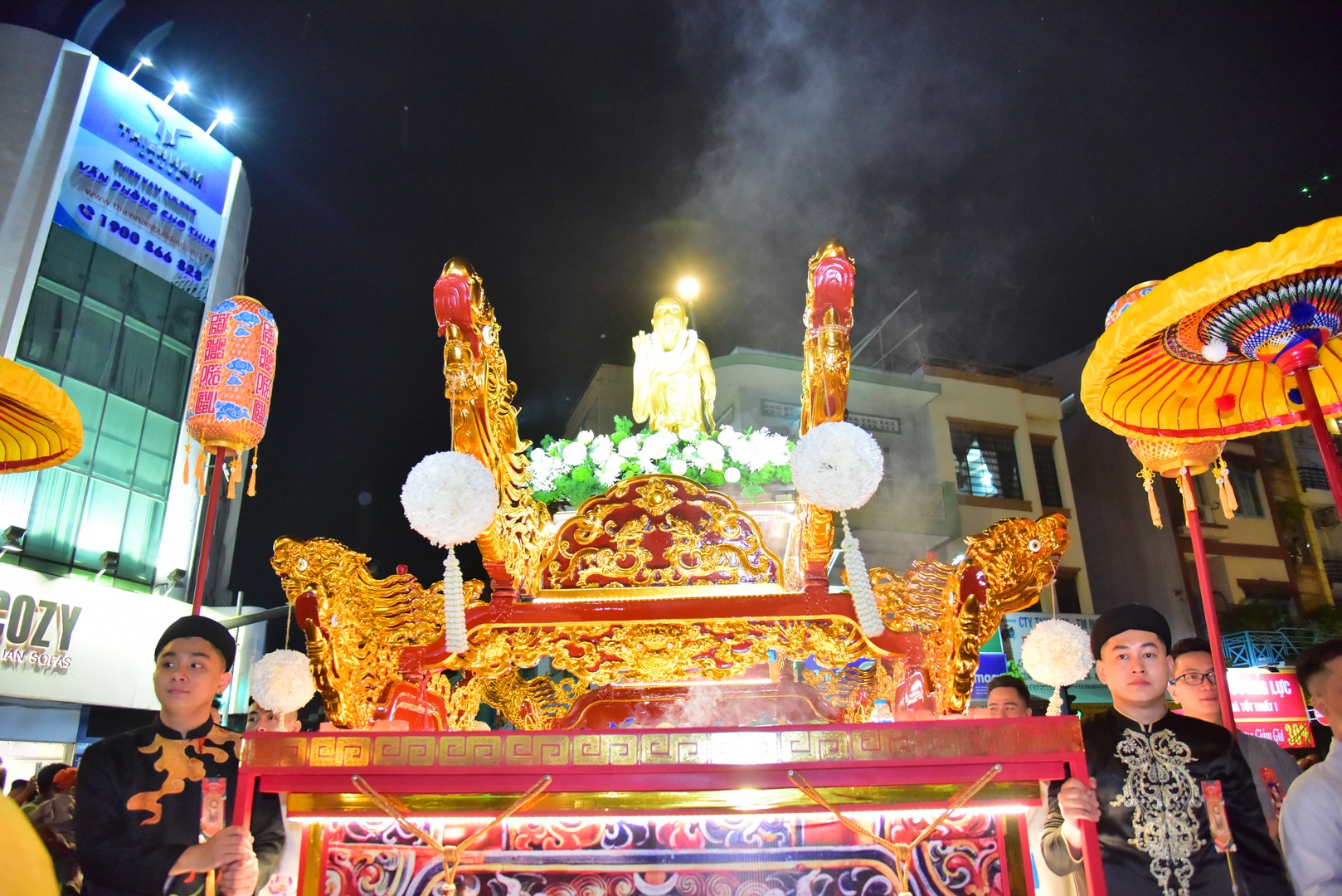 Cung thỉnh tôn tượng kim thân Đức Phật đản sinh từ tổ đình Ấn Quang đến Việt Nam Quốc Tự