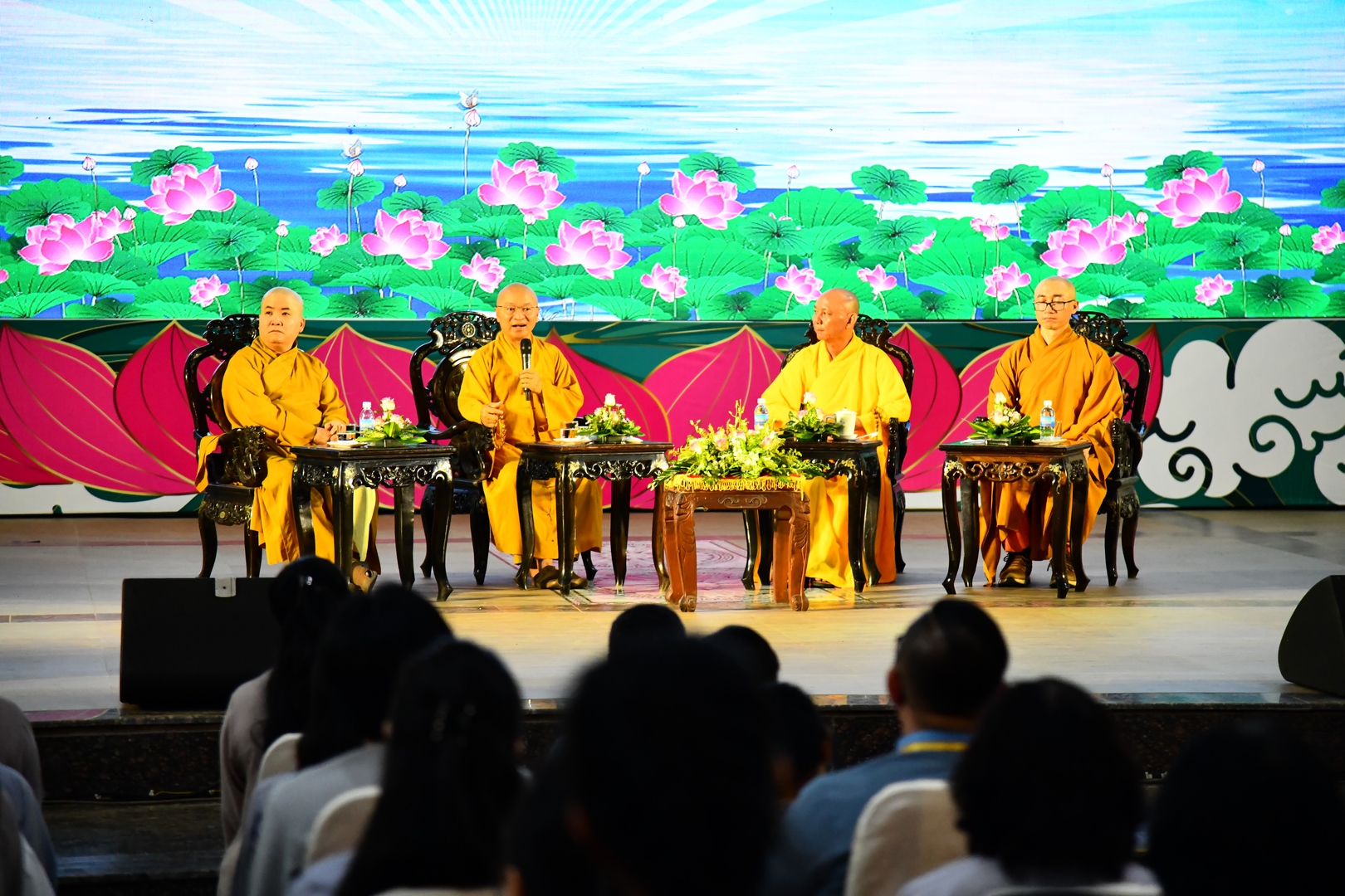 Thượng tọa Thích Nhật Từ chia sẻ Phật pháp “Giao lưu - Doanh nhân - Kết thân thiện hữu tri thức