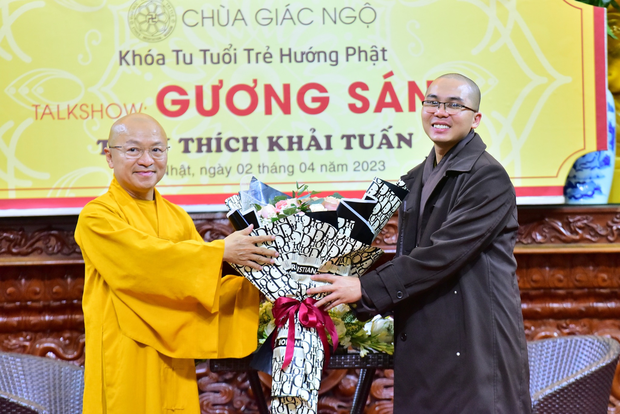 Đại đức Thích Khải Tuấn - Tăng sĩ trẻ hoằng pháp thời 4.0