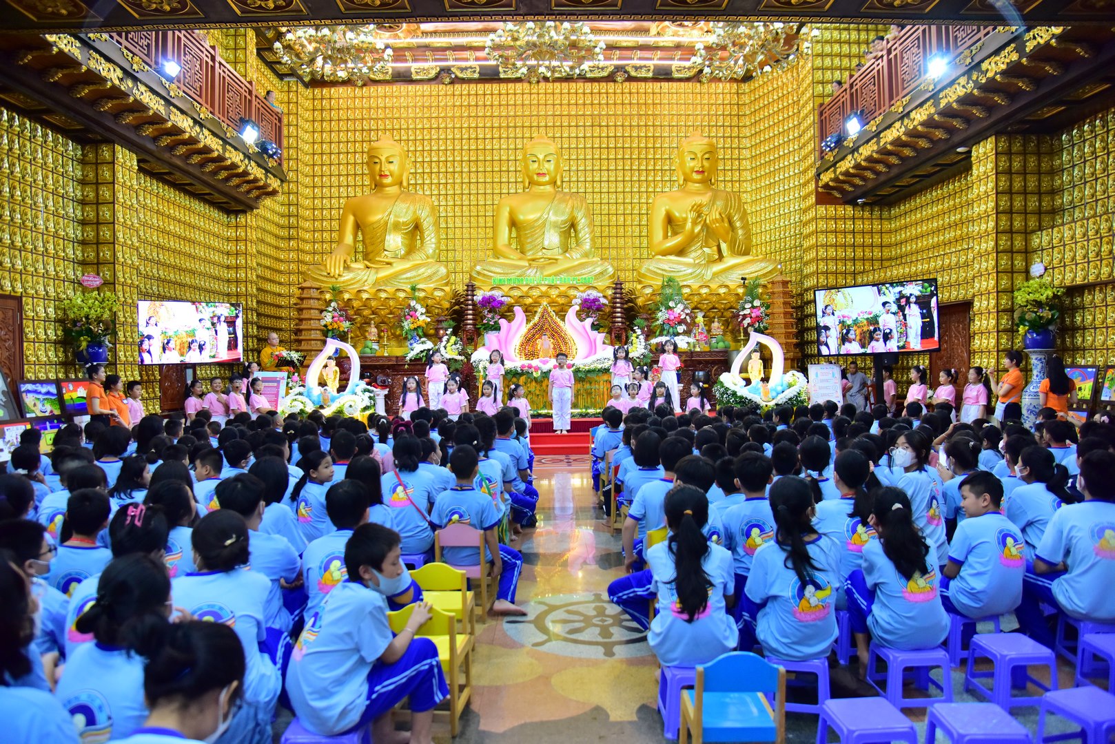 Khai mạc triển lãm 