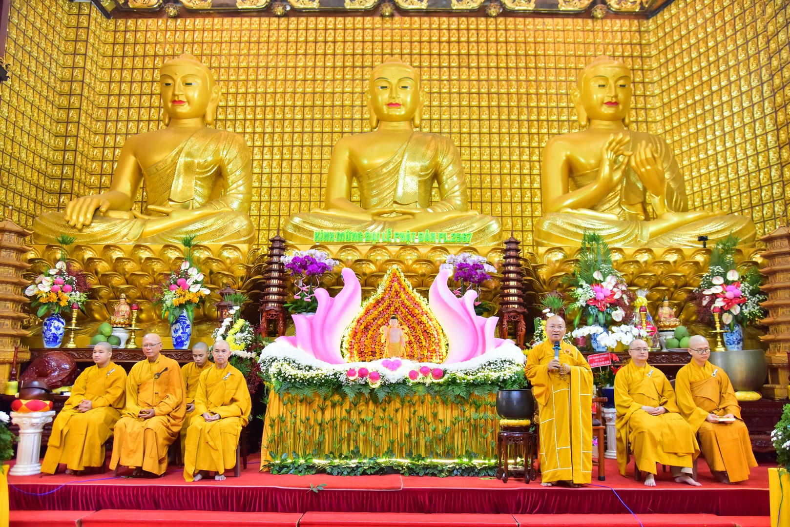 Trang nghiêm khóa lễ tắm Phật tại chùa Giác Ngộ