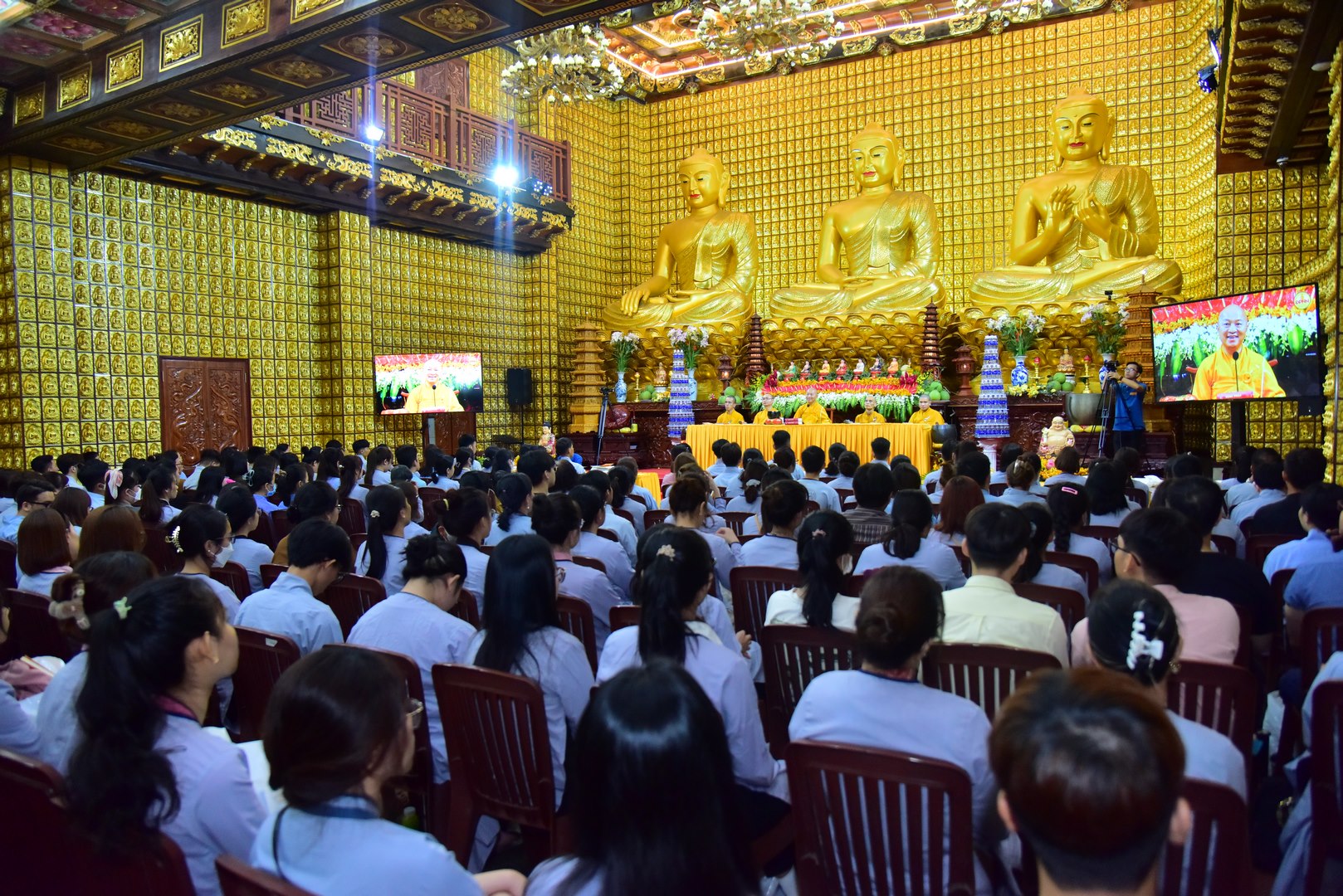 Gần 550 thiện nam tín nữ kết duyên với Đạo Phật tại chùa Giác Ngộ
