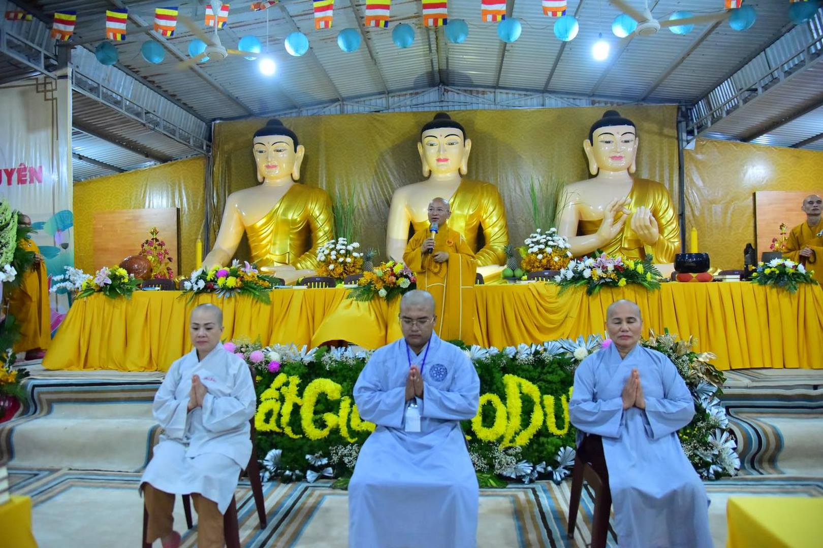 Ngày thứ 4 khóa tu Xuất gia gieo duyên chùa Quan Âm Đông Hải: Tiếp tục thế phát cho 3 hành giả tín thành