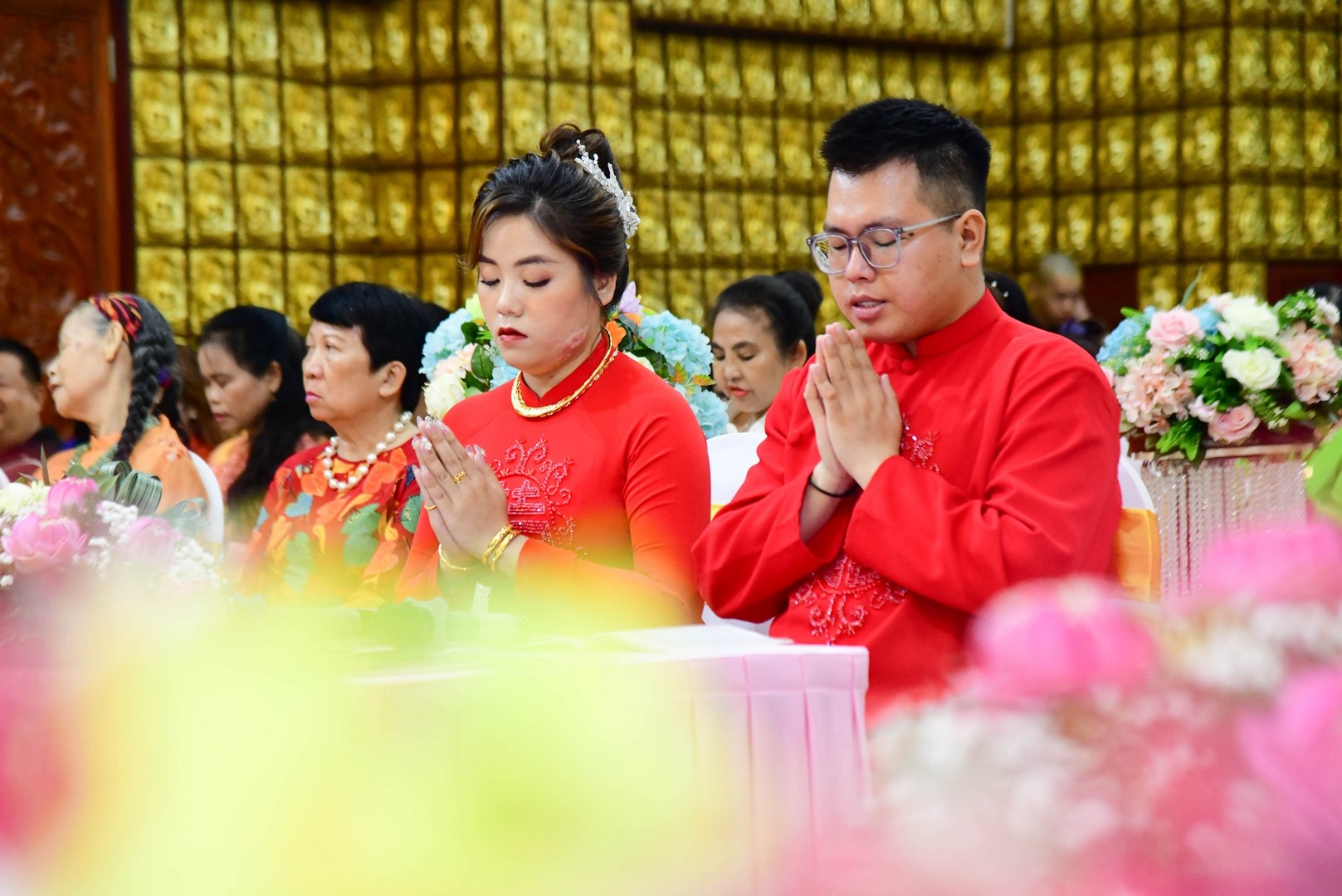 Hạnh phúc dưới đài sen - Hằng thuận tại chùa Giác Ngộ
